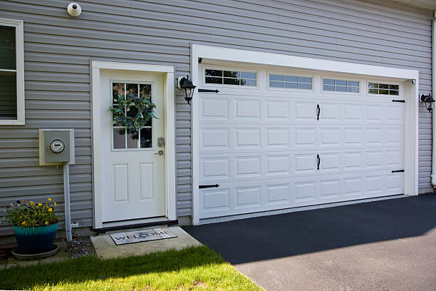 24/7 Emergency Garage Door Panel Replacement experts in Home Garden, CA
